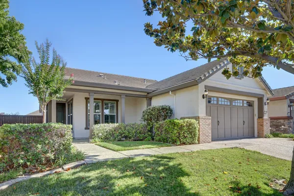 Property Slideshow image 2 of 64 | 7552 abbey cir, Elk Grove, CA, 95757