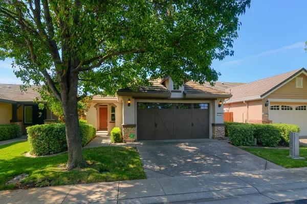 Property Slideshow image 2 of 27 | 7828 barnsley way, Elk Grove, CA, 95757