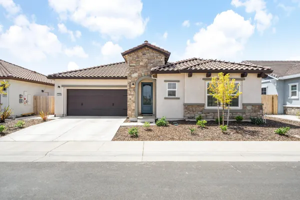 Property Slideshow image 2 of 54 | 12464 chelidon way, Rancho Cordova, CA, 95742