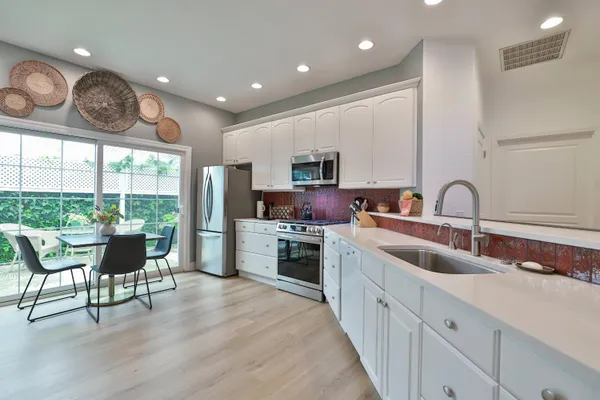 Property Slideshow image 3 of 39 | 7598 sunmore ln, Sacramento, CA, 95828