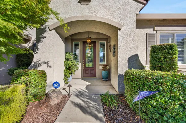 Property Slideshow image 3 of 72 | 9576 crystal bay ln, Elk Grove, CA, 95758