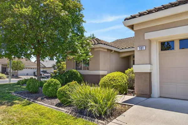 Property Slideshow image 3 of 56 | 101 southern cross ct, Roseville, CA, 95747