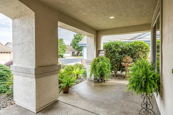 Property Slideshow image 3 of 52 | 4293 napa loop, Roseville, CA, 95747