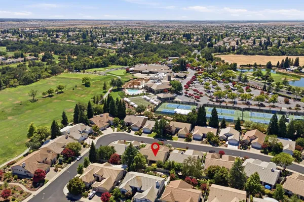 Property Slideshow image 2 of 43 | 5596 lantern grove ln, Roseville, CA, 95747
