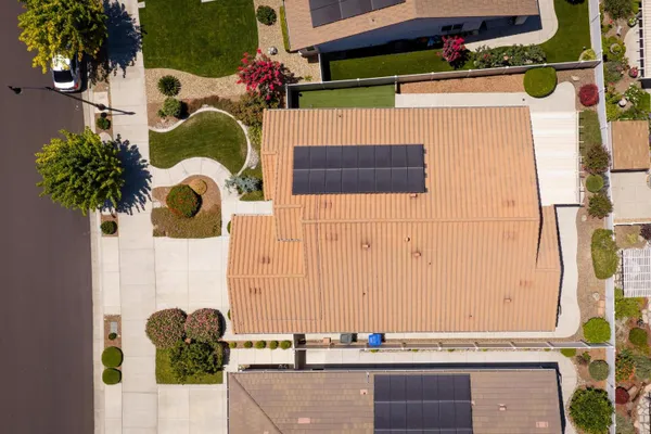 Property Slideshow image 2 of 41 | 1467 chestnut hl, Manteca, CA, 95336