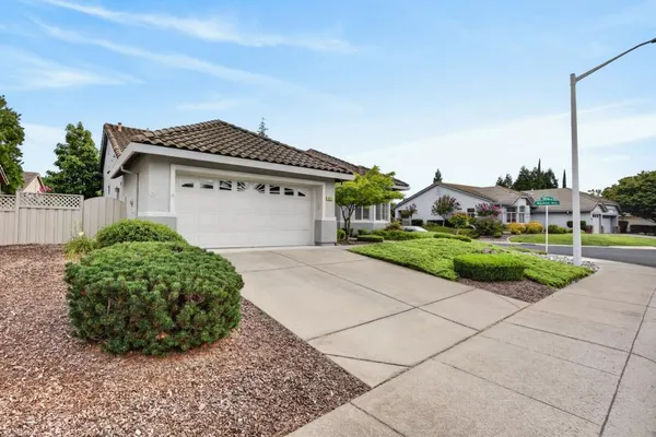 Property Slideshow image 2 of 77 | 6073 burnt cedar way, Roseville, CA, 95747