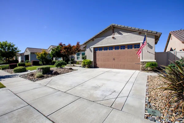 Property Slideshow image 3 of 53 | 1390 arbor brook dr, Manteca, CA, 95336