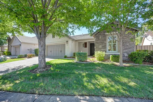 Property Slideshow image 2 of 85 | 60 montilla cir, Sacramento, CA, 95835