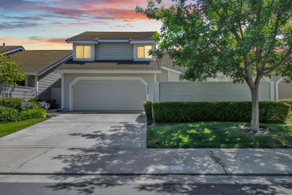 Property Slideshow image 2 of 42 | 2340 st lawrence ln, Modesto, CA, 95356