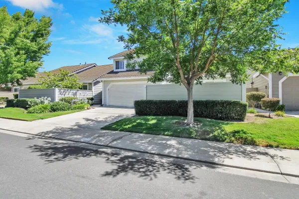 Property Slideshow image 3 of 42 | 2340 st lawrence ln, Modesto, CA, 95356