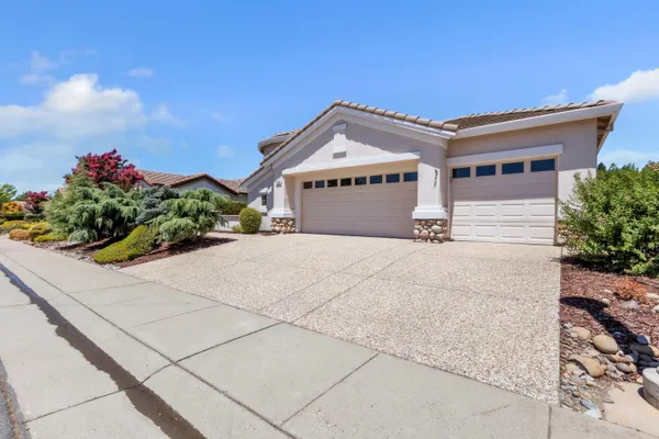 Property Slideshow image 2 of 28 | 1052 magnolia ln, Lincoln, CA, 95648