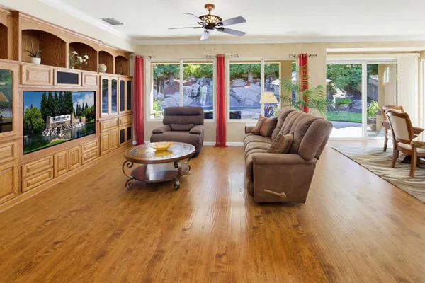 Property Slideshow image 2 of 32 | 1945 laurelhurst ln, Lincoln, CA, 95648