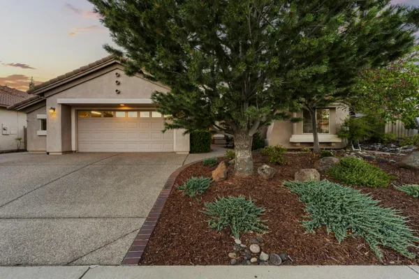 Property Slideshow image 3 of 71 | 2048 fallen leaf ln, Lincoln, CA, 95648