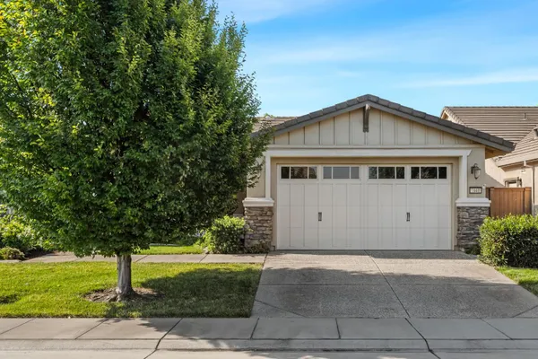 Property Slideshow image 2 of 50 | 7441 chatsworth cir, Elk Grove, CA, 95757