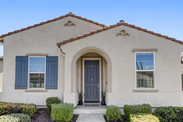 Property Slideshow image 2 of 51 | 4020 arco del paso ln, Sacramento, CA, 95834