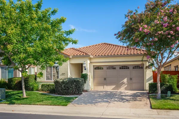 Property Slideshow image 3 of 52 | 2089 thornecroft ln, Roseville, CA, 95747