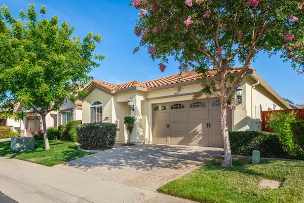 Property Slideshow image 2 of 52 | 2089 thornecroft ln, Roseville, CA, 95747