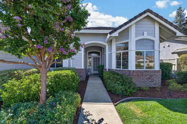 Property Slideshow image 2 of 42 | 6136 rose garden ln, Roseville, CA, 95747