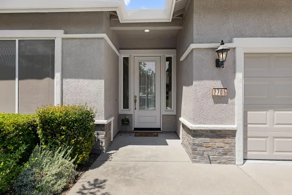 Property Slideshow image 2 of 36 | 2705 stampede ct, Rocklin, CA, 95765