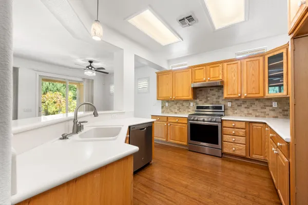 Property Slideshow image 2 of 36 | 1490 ivy arbor ln, Lincoln, CA, 95648