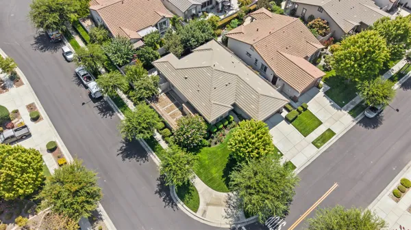 Property Slideshow image 3 of 49 | 2492 plumcreek ln, Manteca, CA, 95336