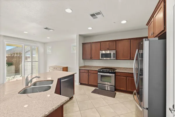 Property Slideshow image 2 of 42 | 7908 dearne way, Elk Grove, CA, 95757