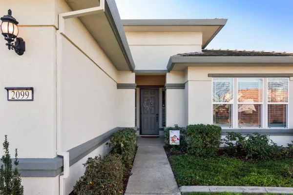 Property Slideshow image 3 of 52 | 2099 enzie ln, Roseville, CA, 95747