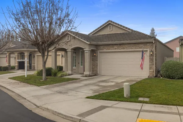 Property Slideshow image 2 of 38 | 2681 bird rock pl, Turlock, CA, 95380