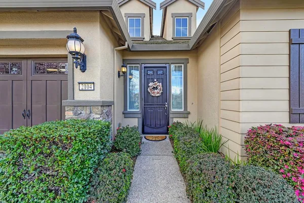 Property Slideshow image 2 of 38 | 2104 benton loop, Roseville, CA, 95747