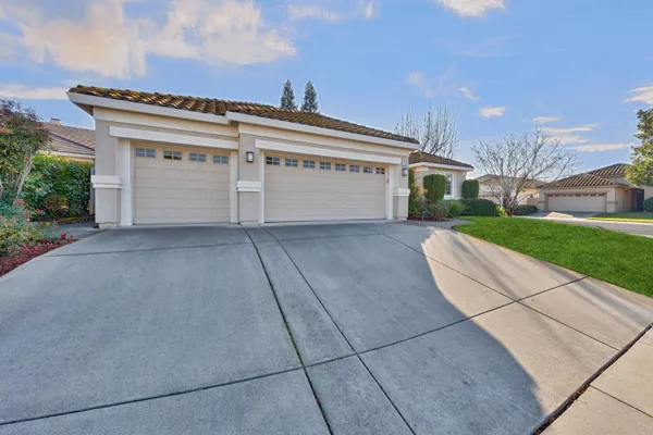 Property Slideshow image 3 of 71 | 100 roadhouse ct, Roseville, CA, 95747
