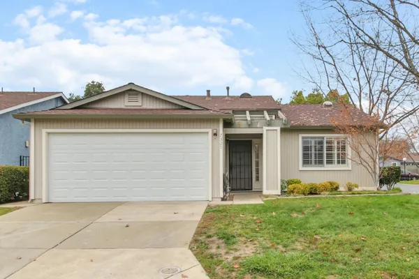 Property Slideshow image 3 of 67 | 7325 sunsilver ln, Sacramento, CA, 95828