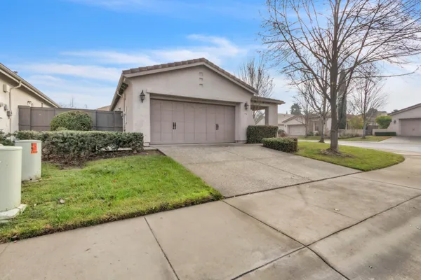 Property Slideshow image 3 of 48 | 2796 san marin ln, Sacramento, CA, 95835