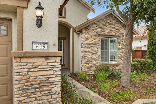 Property Slideshow image 3 of 54 | 3439 kennerleigh pkwy, Roseville, CA, 95747