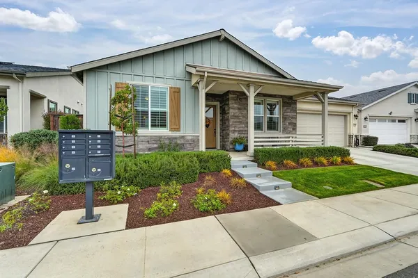 Property Slideshow image 2 of 60 | 1350 laurel dr, Manteca, CA, 95336