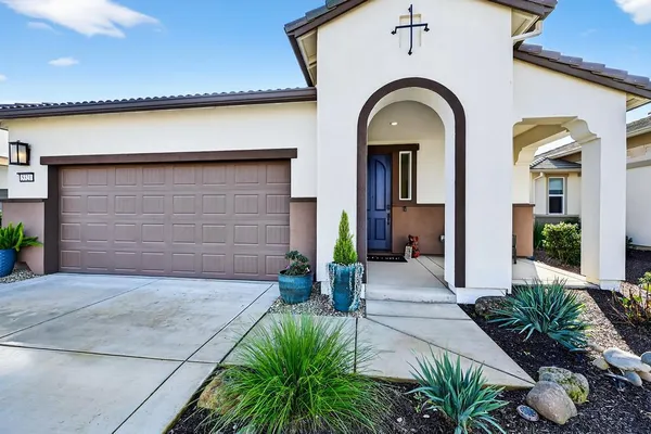 Property Slideshow image 3 of 54 | 5321 bluebell ln, Roseville, CA, 95747