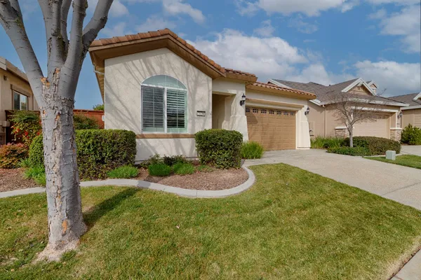 Property Slideshow image 3 of 71 | 2120 arlington dr, Roseville, CA, 95747