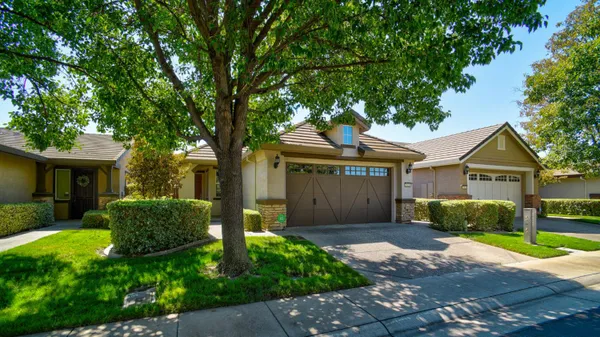 Property Slideshow image 2 of 33 | 7828 barnsley way, Elk Grove, CA, 95757