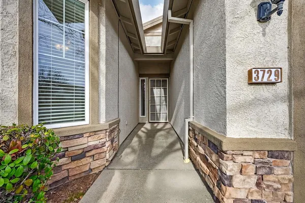 Property Slideshow image 3 of 39 | 3729 coldwater dr, Rocklin, CA, 95765
