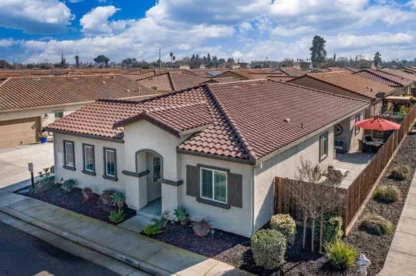 Property Slideshow image 2 of 41 | 869 grace dr, Los Banos, CA, 93635