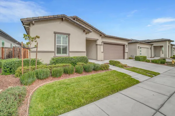 Property Slideshow image 2 of 35 | 701 victoria dr, Manteca, CA, 95336