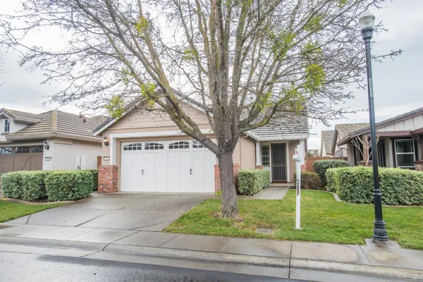 Property Slideshow image 2 of 58 | 7824 barnsley way, Elk Grove, CA, 95757