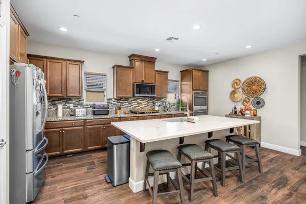 Property Slideshow image 2 of 28 | 826 grace dr, Los Banos, CA, 93635