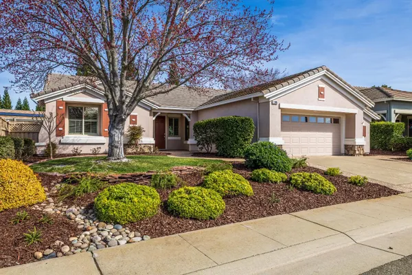 Property Slideshow image 2 of 38 | 1995 briarcliff ln, Lincoln, CA, 95648