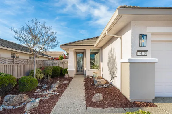 Property Slideshow image 3 of 32 | 1410 periwinkle ln, Lincoln, CA, 95648