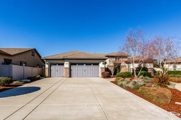 Property Slideshow image 2 of 38 | 2141 knollwood ct, Manteca, CA, 95336