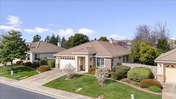 Property Slideshow image 2 of 23 | 2100 ranch bluff way, El Dorado Hills, CA, 95762