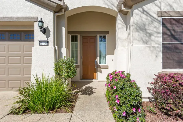 Property Slideshow image 3 of 68 | 2160 arlington dr, Roseville, CA, 95747