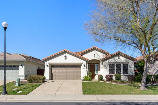 Property Slideshow image 2 of 68 | 2160 arlington dr, Roseville, CA, 95747