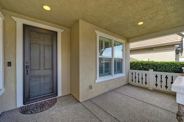 Property Slideshow image 2 of 42 | 9653 oakham way, Elk Grove, CA, 95757
