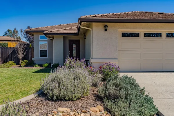 Property Slideshow image 3 of 63 | 143 emerald ln, Jackson, CA, 95642